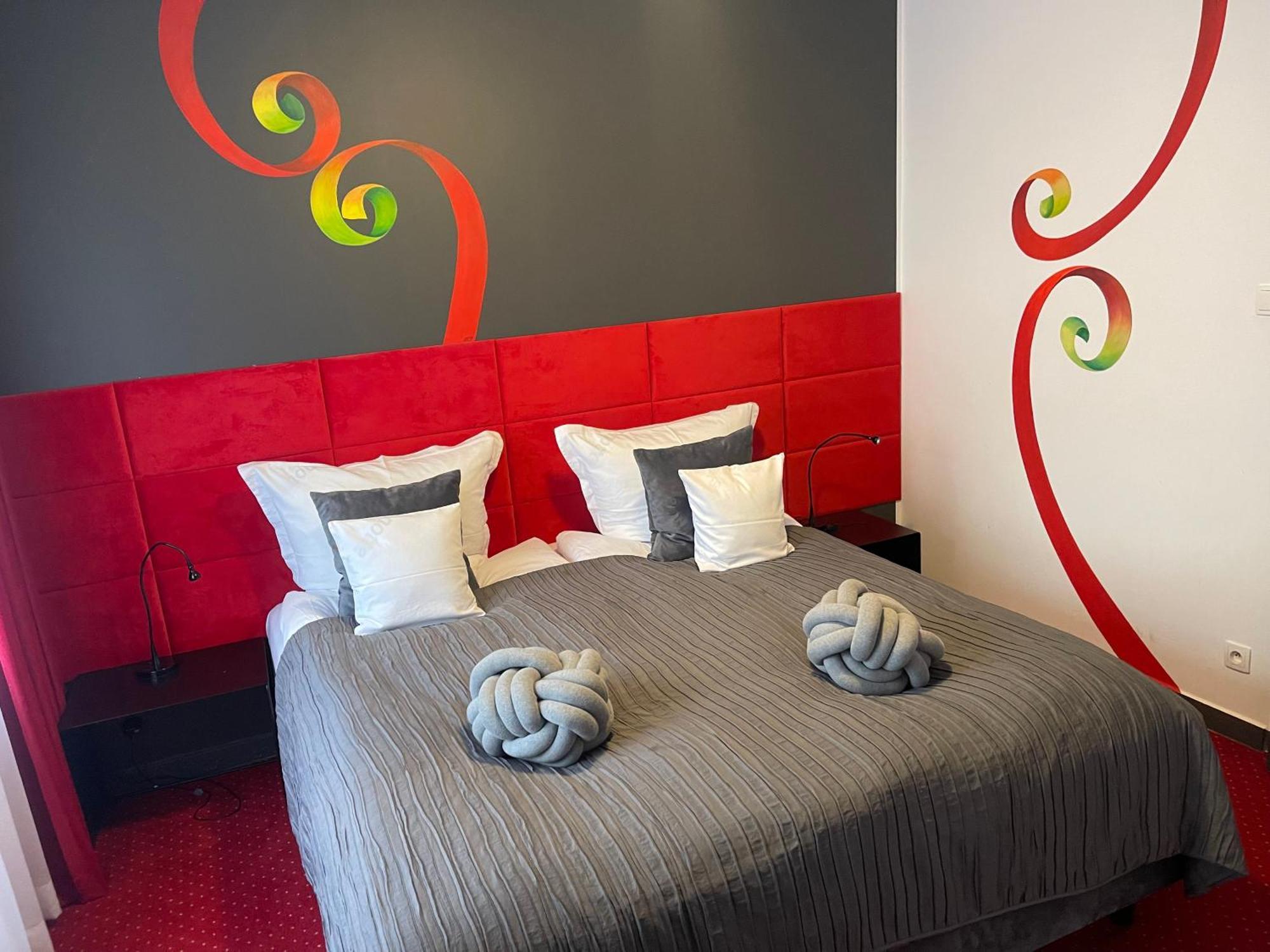 Canpol-Jull'S Art Hotel Члухув Экстерьер фото