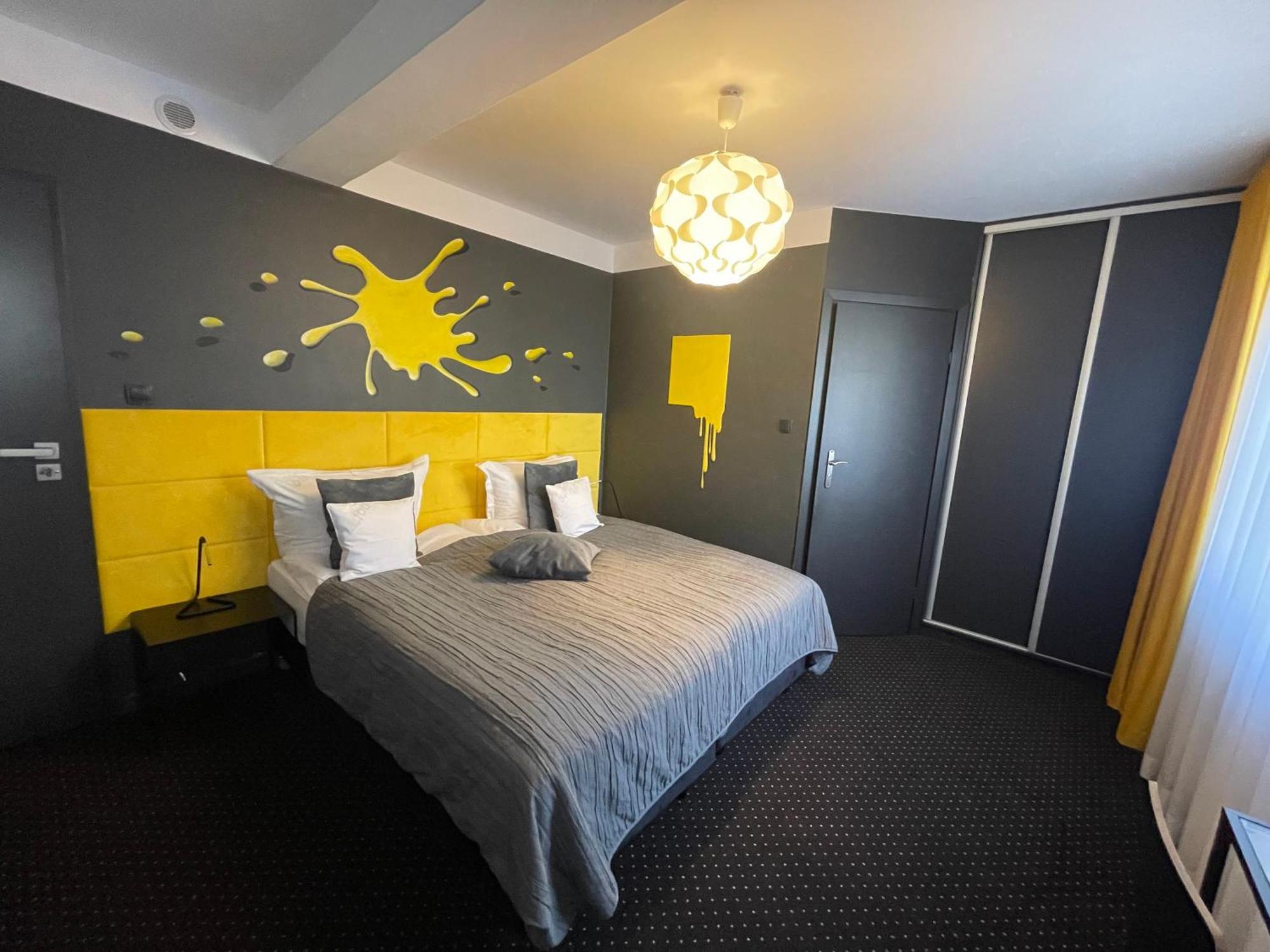 Canpol-Jull'S Art Hotel Члухув Экстерьер фото
