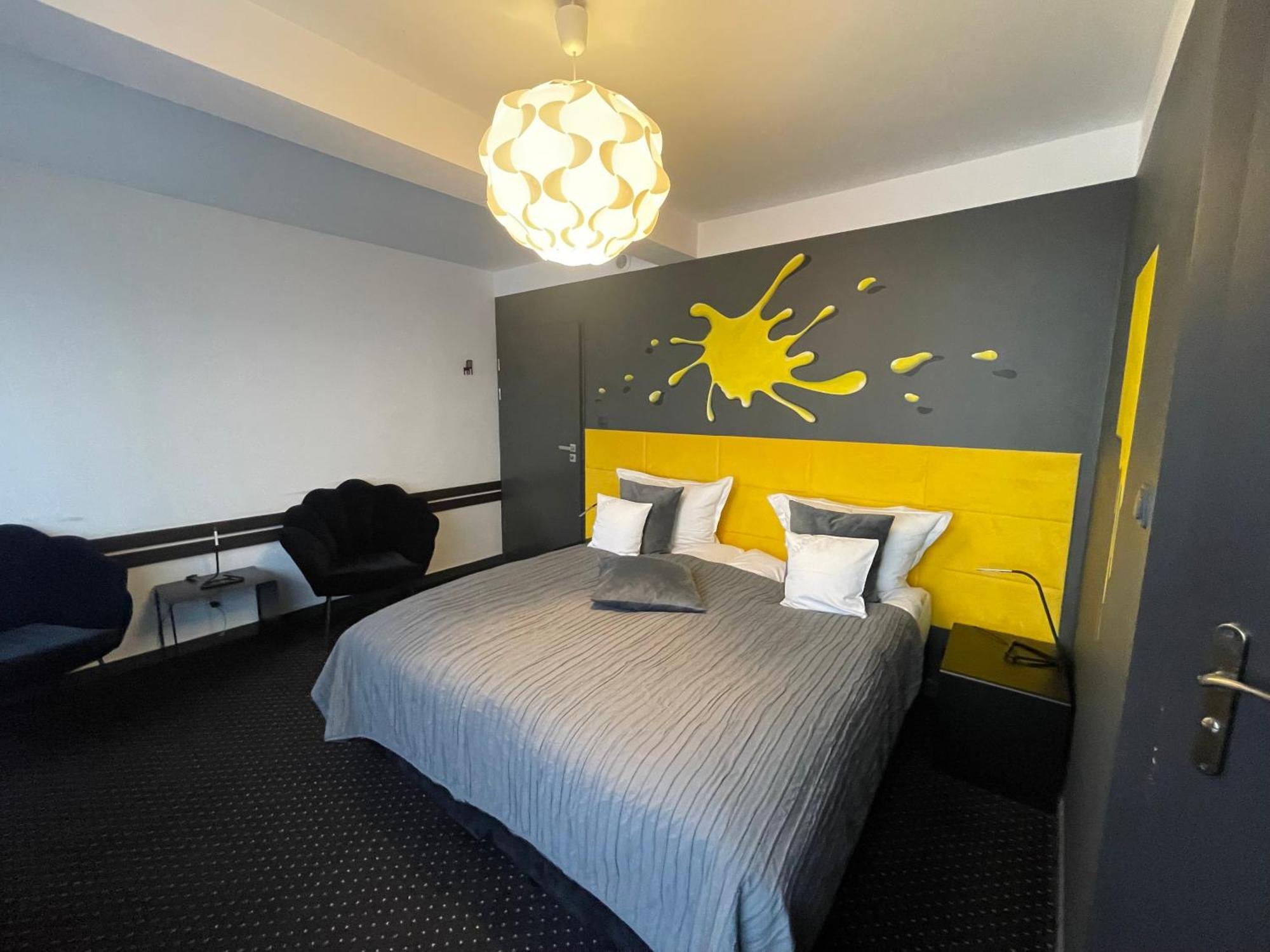 Canpol-Jull'S Art Hotel Члухув Экстерьер фото