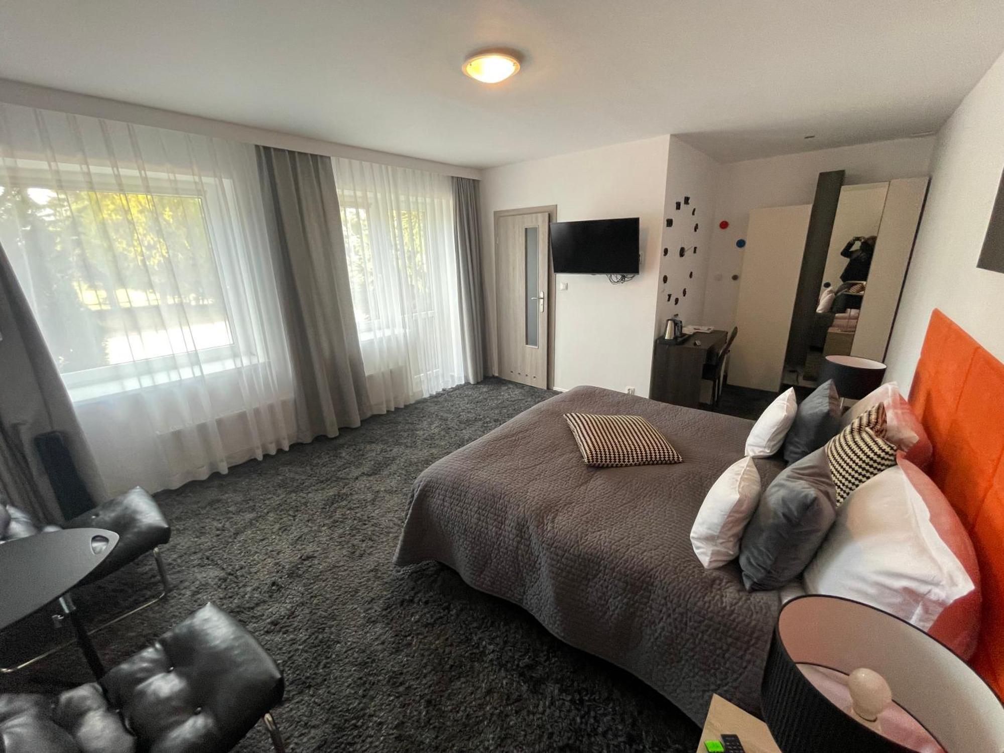 Canpol-Jull'S Art Hotel Члухув Экстерьер фото