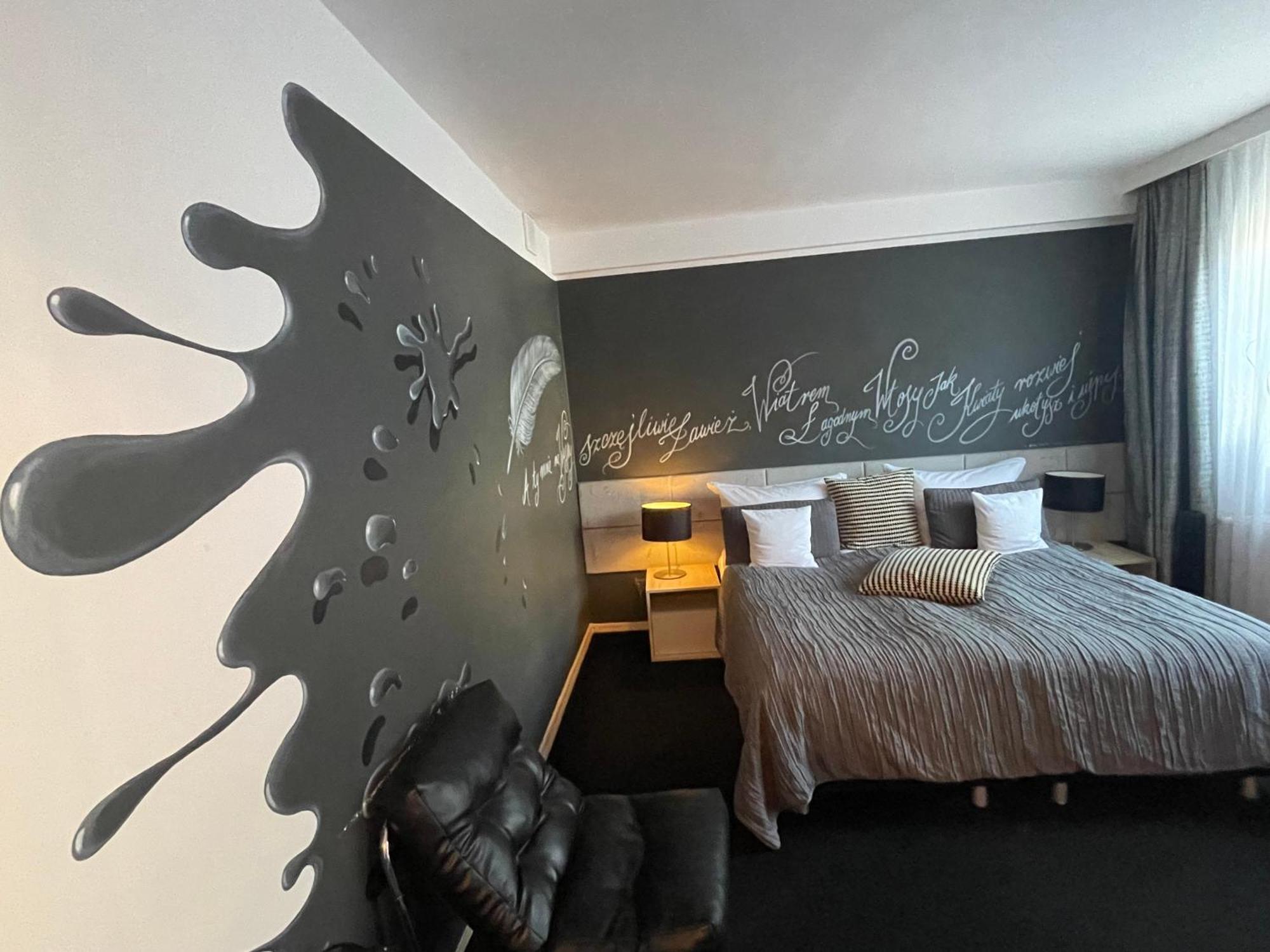 Canpol-Jull'S Art Hotel Члухув Экстерьер фото