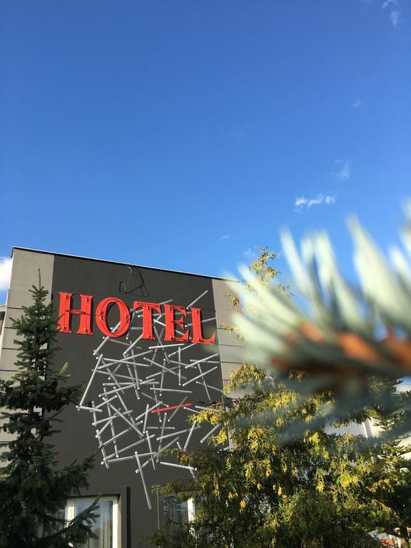 Canpol-Jull'S Art Hotel Члухув Экстерьер фото