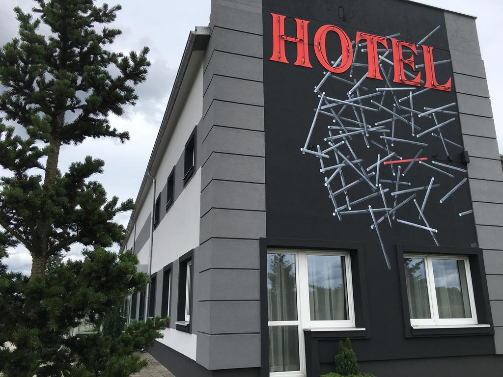 Canpol-Jull'S Art Hotel Члухув Экстерьер фото